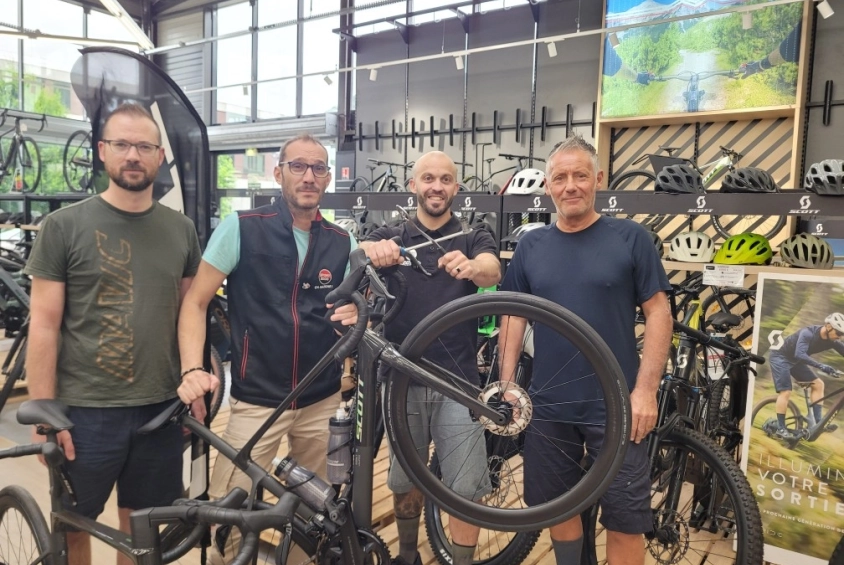 1ʳᵉ révision gratuite de vélo musculaire ou électrique chez Mondovélo Voiron pour sécurité et performance optimale.